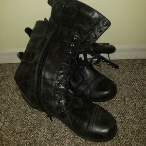 Combat boots
